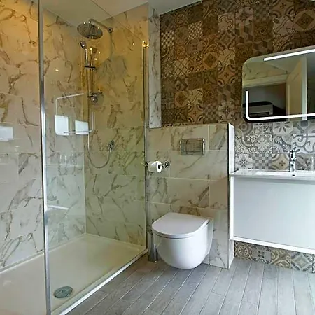 Gleesons Townhouse Booterstown Hotel