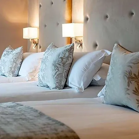 Gleesons Townhouse Booterstown 4*